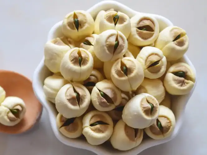 Gvider - Handmade Uncored White Dried Lotus Seeds